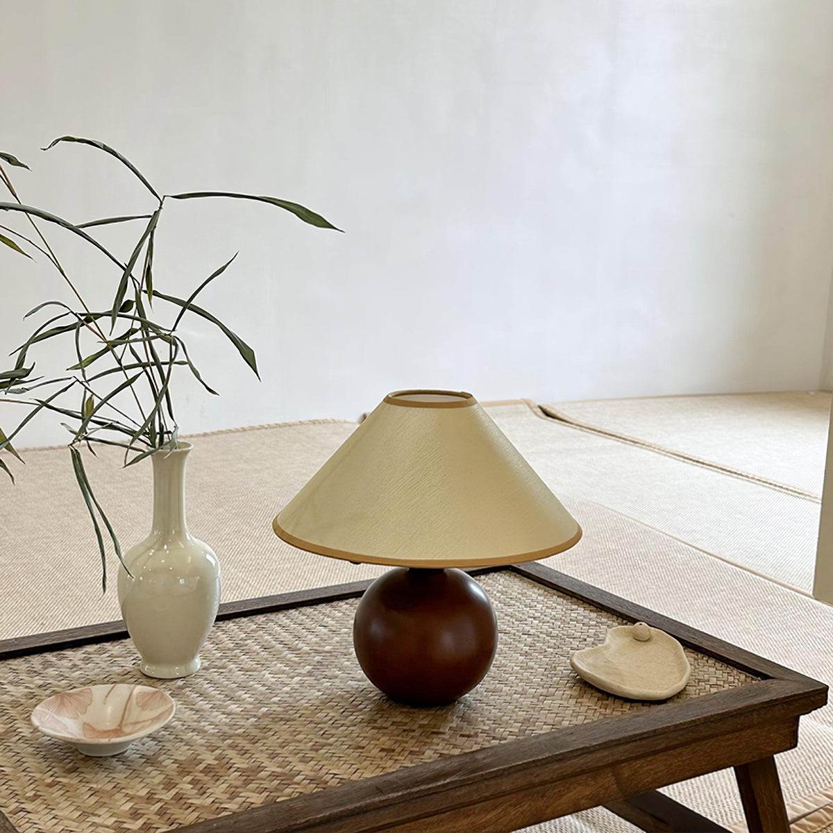 Aveneielle Table Lamp