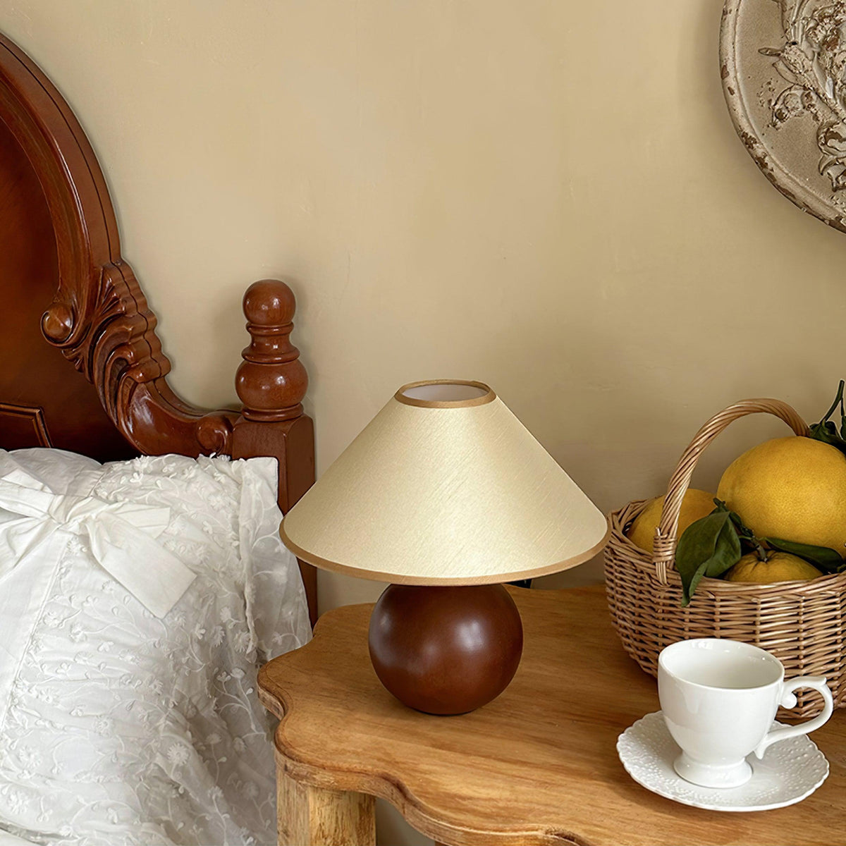 Aveneielle Table Lamp