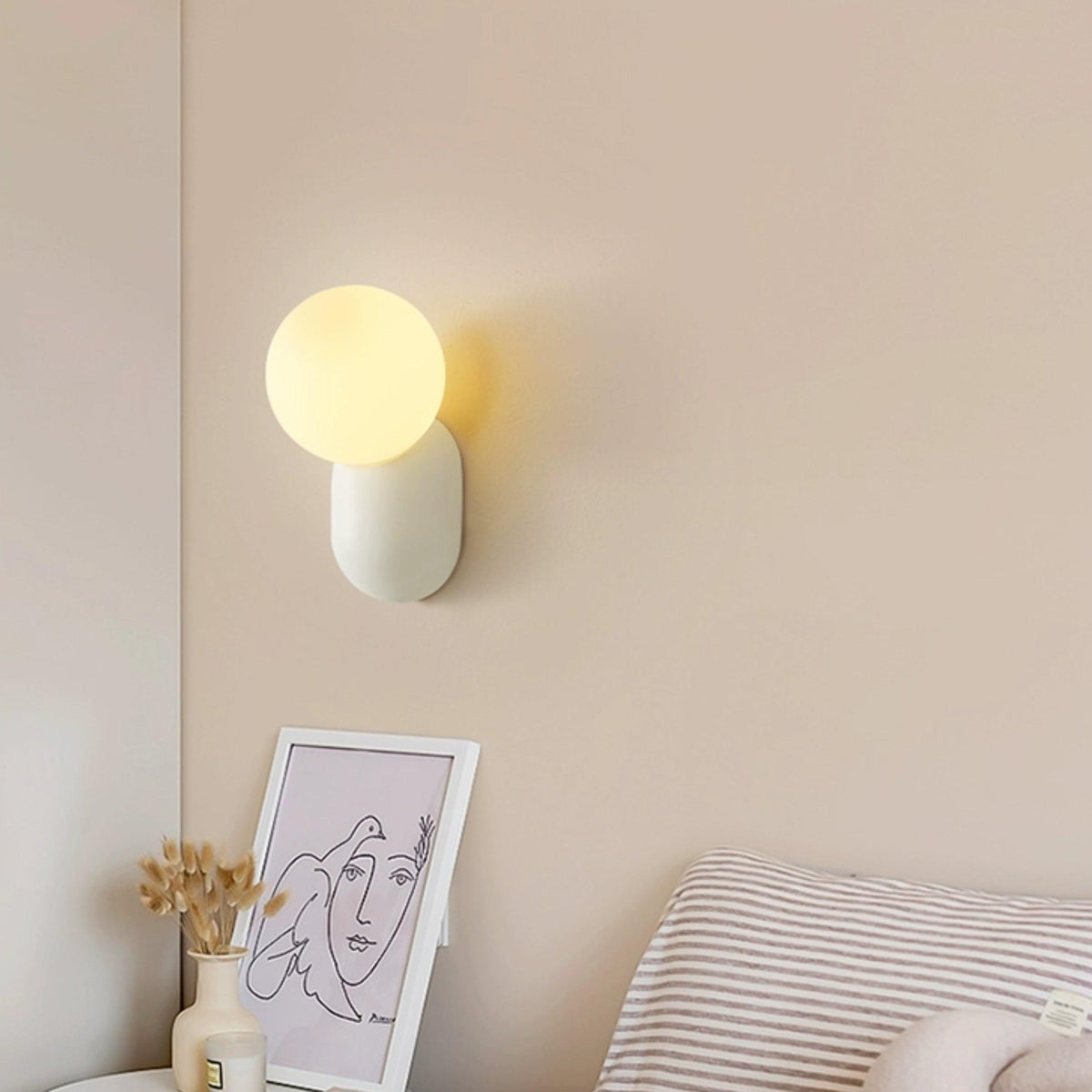 Nelo Minimalist Globe Wall Sconce