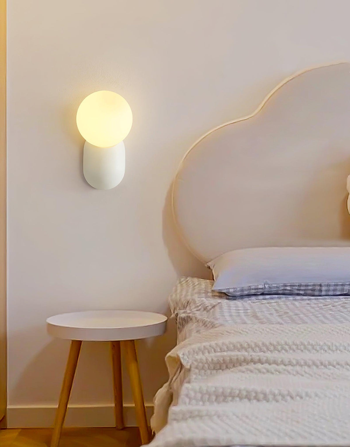 Nelo Minimalist Globe Wall Sconce