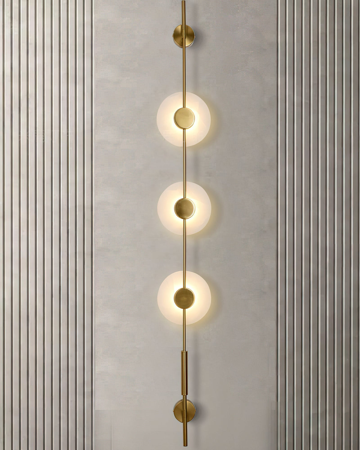 Nivaraya Vertical Alabaster Wall Lamp