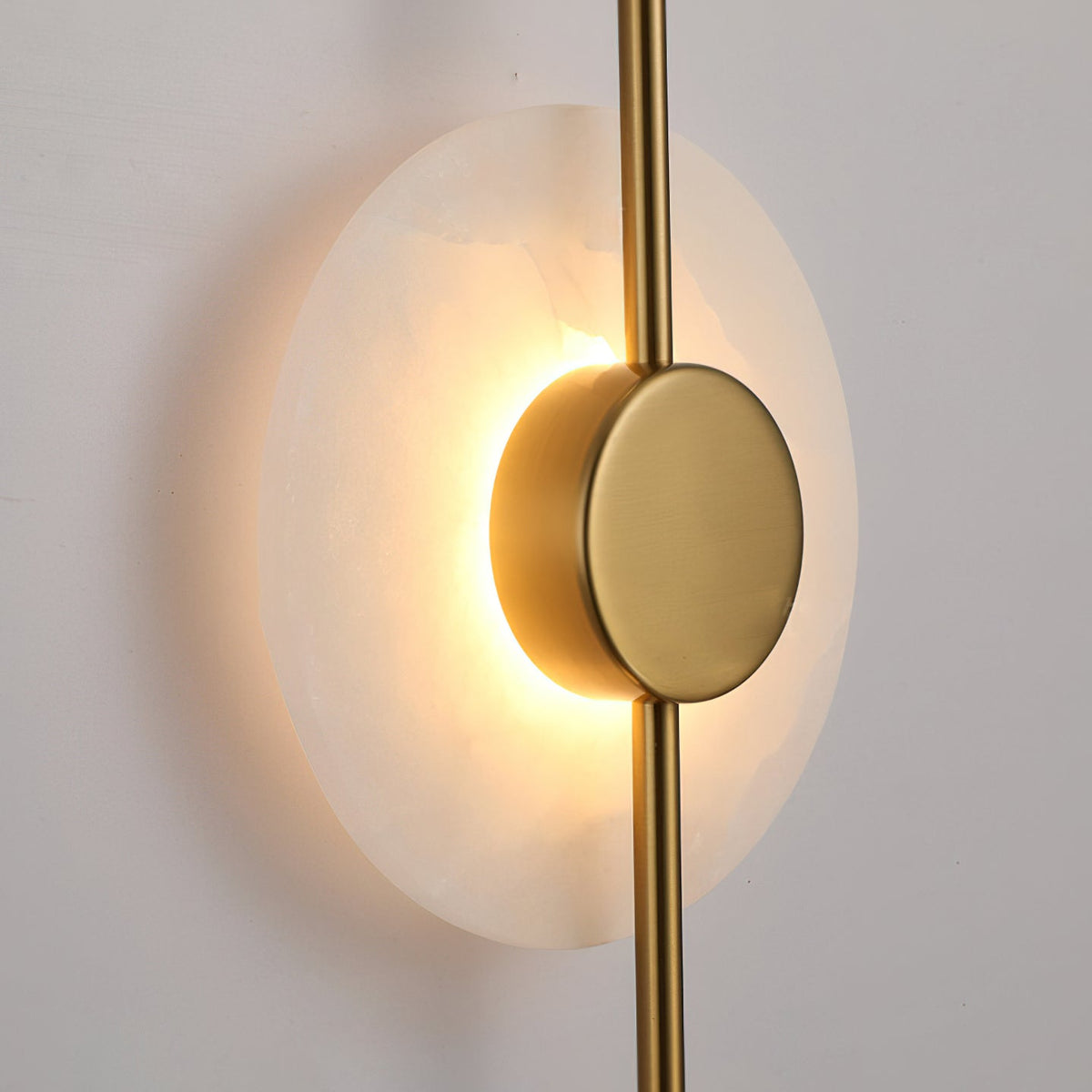 Nivaraya Vertical Alabaster Wall Lamp