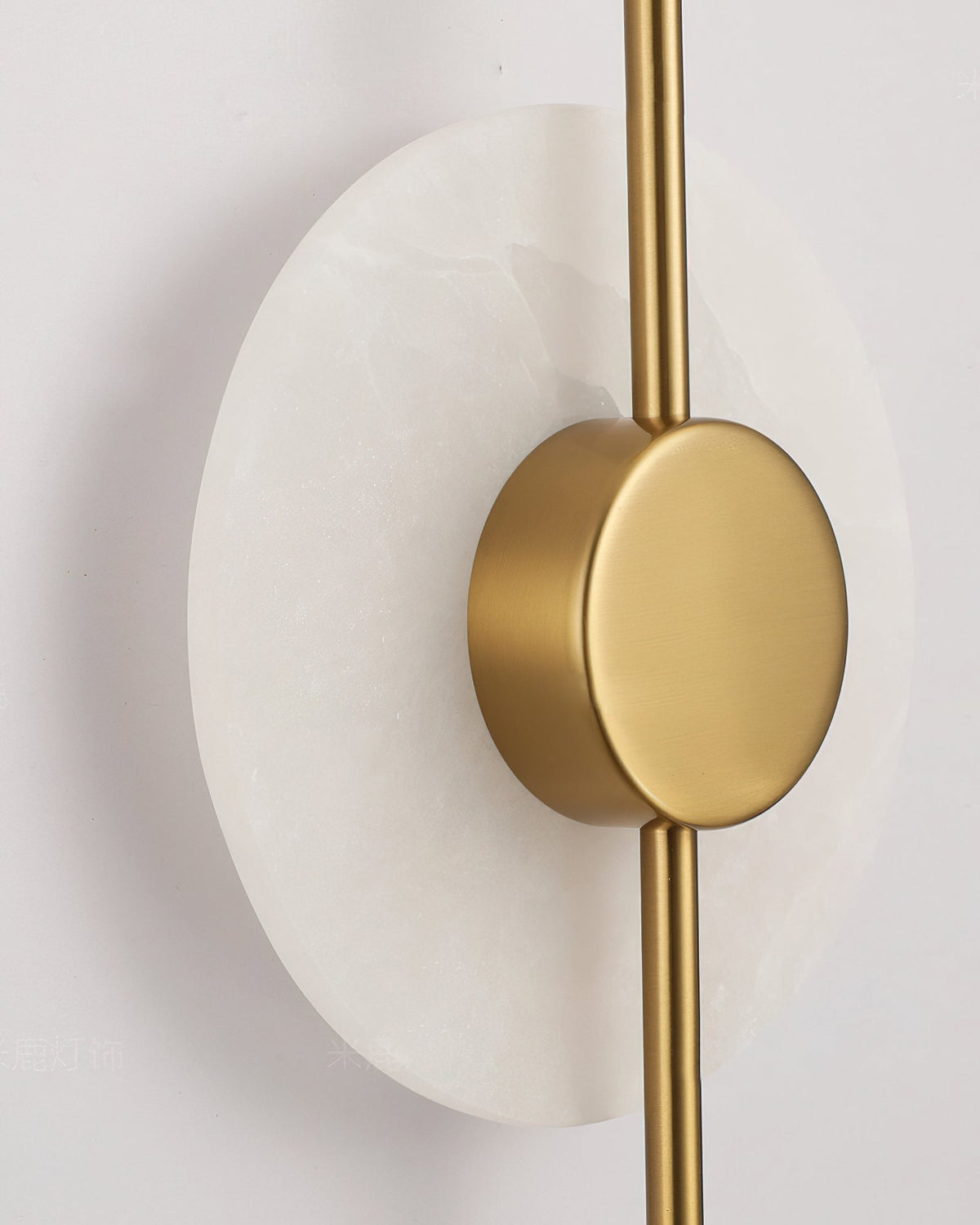 Nivaraya Vertical Alabaster Wall Lamp