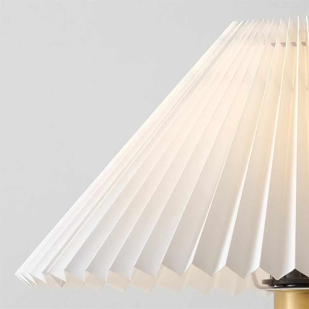 Viraorina Table Lamp