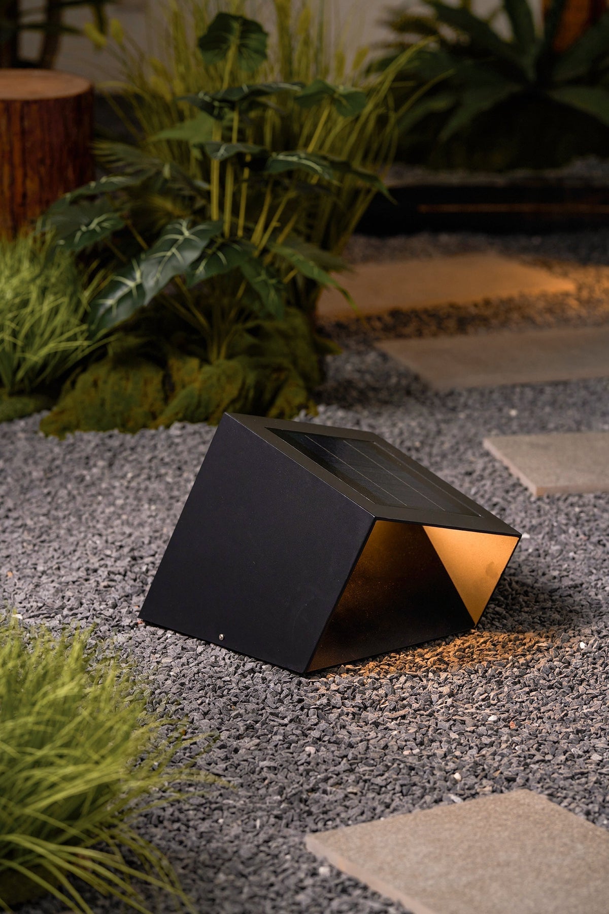 Voren Garden Solar Outdoor Light