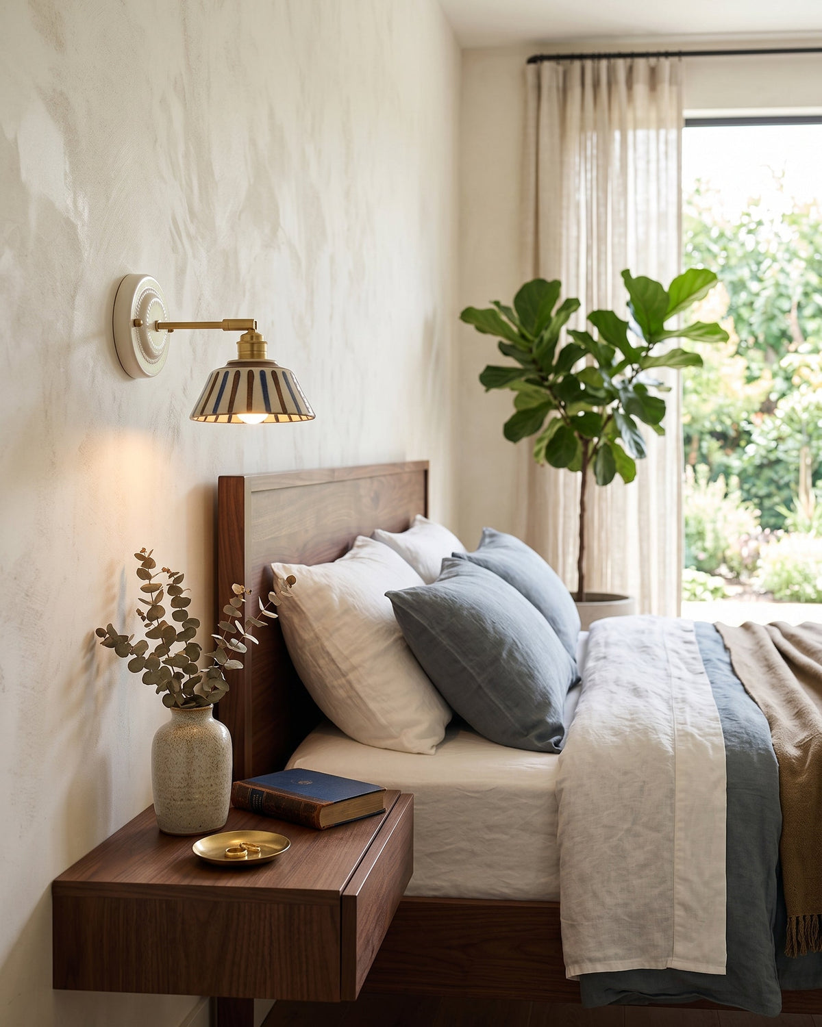 Lumalira Indigo Ceramics Wall Sconce