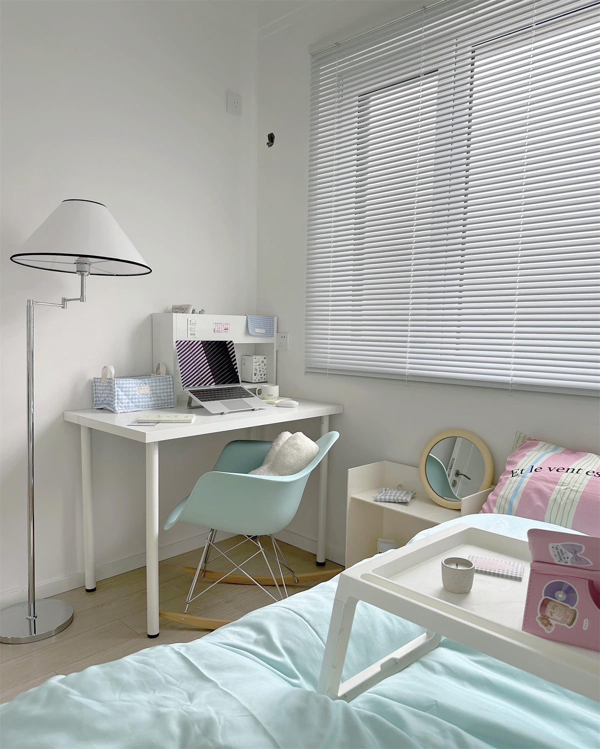 Rivaleria Floor Lamp