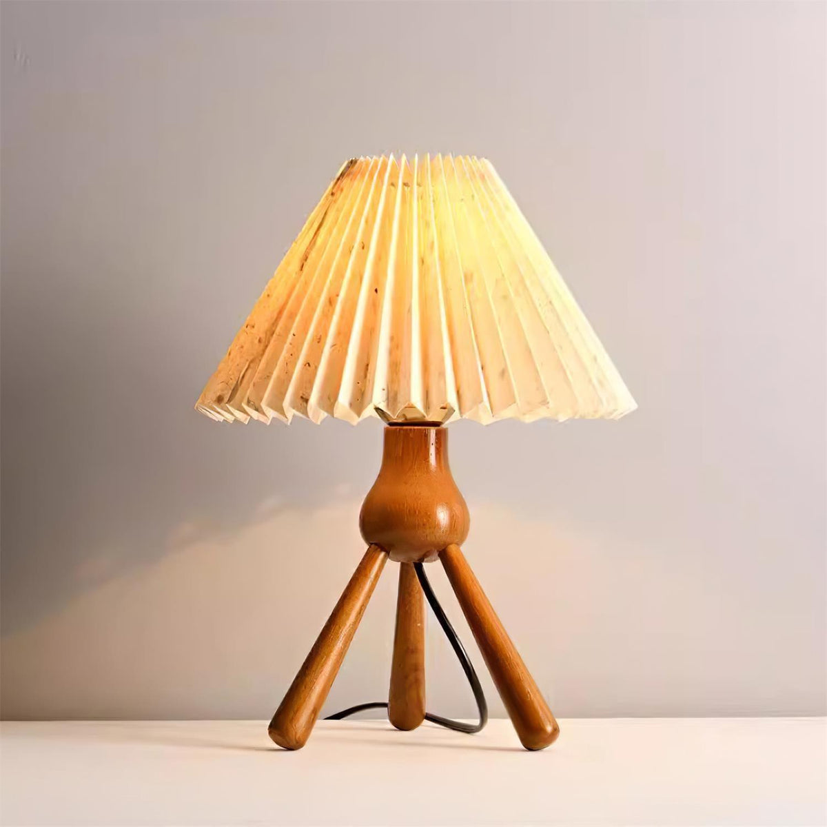 Caliveria Table Lamp