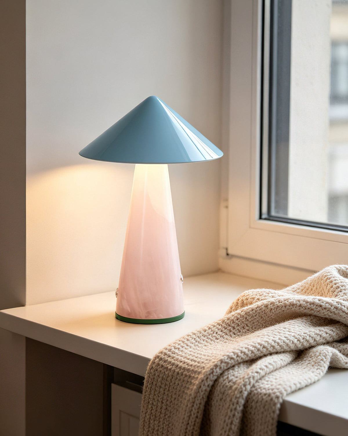 Lumielle Built-in Battery Table Lamp