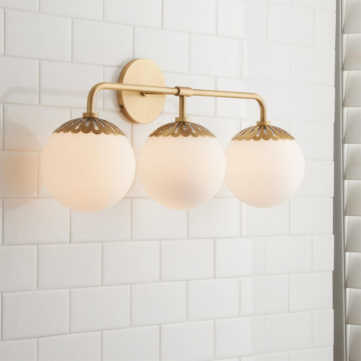 Pagumik Globe Glass Wall Lamp