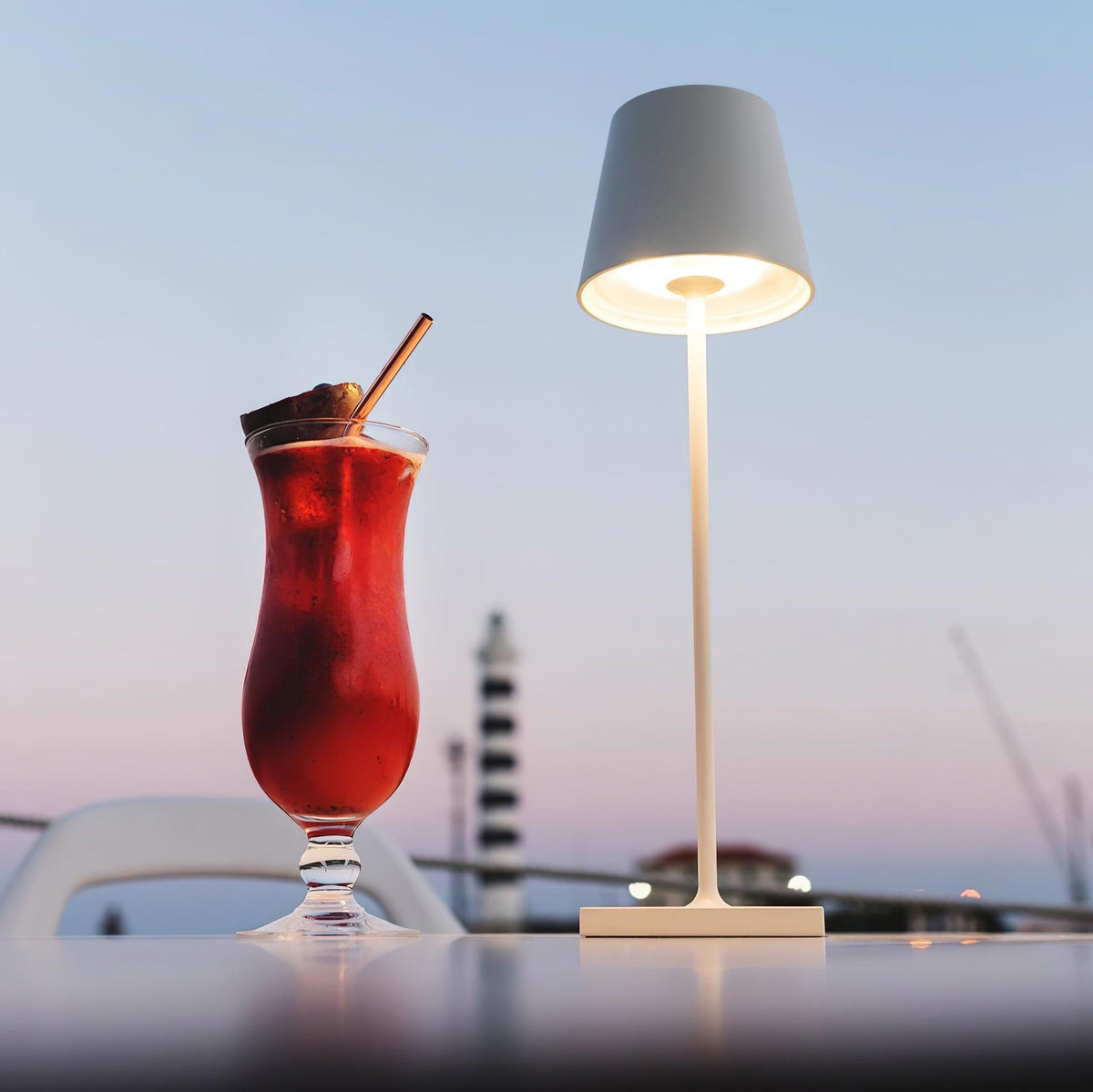 Viraorelia Table Lamp