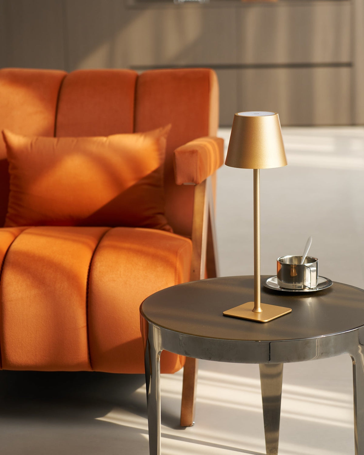 Viraorelia Table Lamp