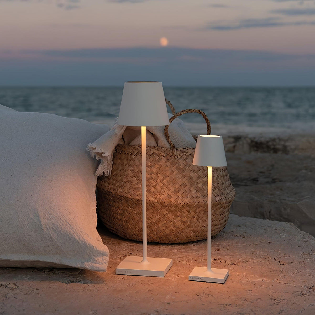 Viraorelia Table Lamp
