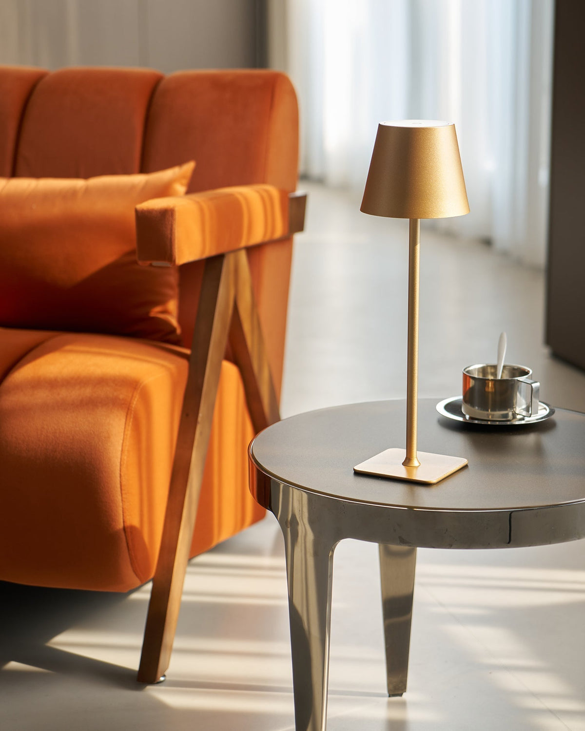 Viraorelia Table Lamp