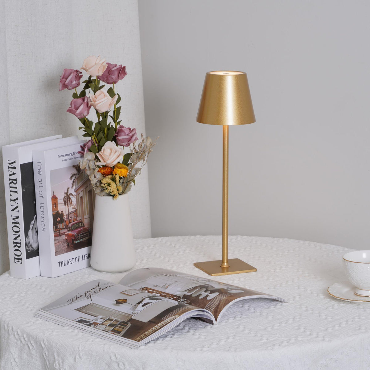 Viraorelia Table Lamp