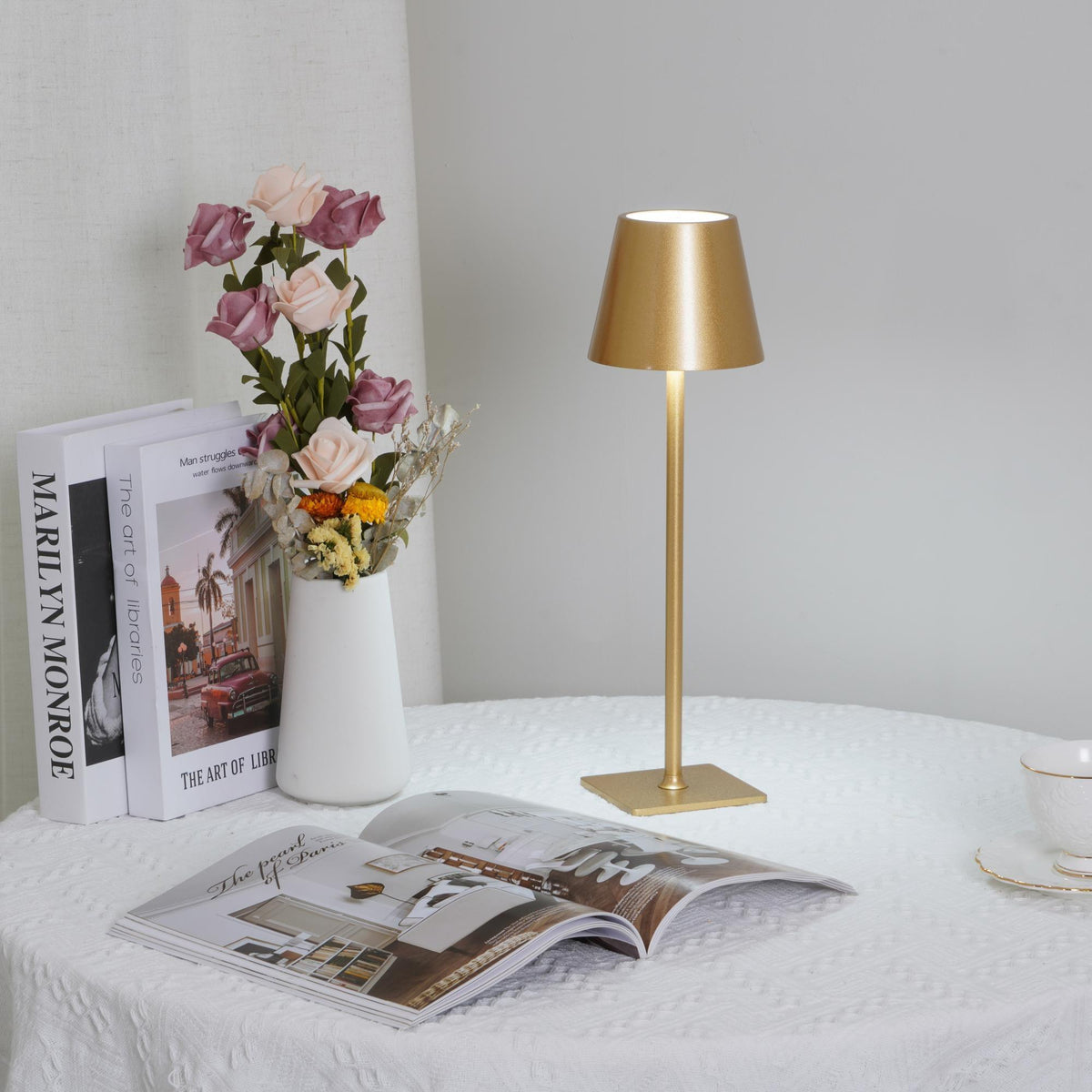 Viraorelia Table Lamp