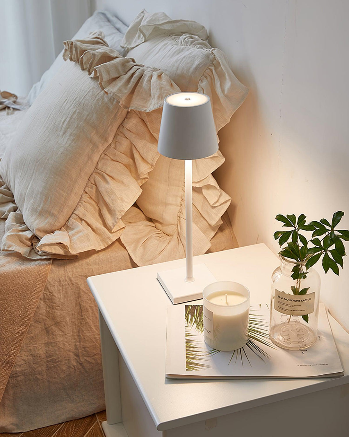 Viraorelia Table Lamp