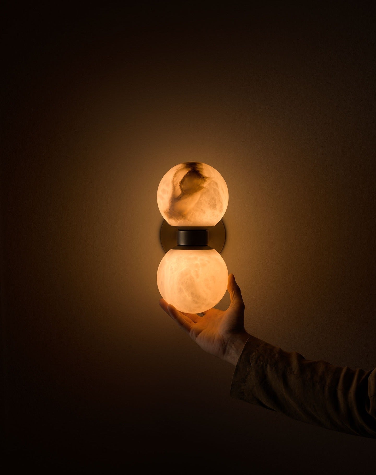 Lush Globe Alabaster Wall Lamp