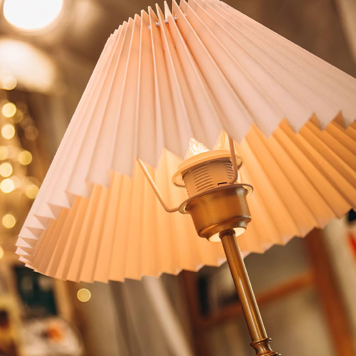 Mirelaya Table Lamp