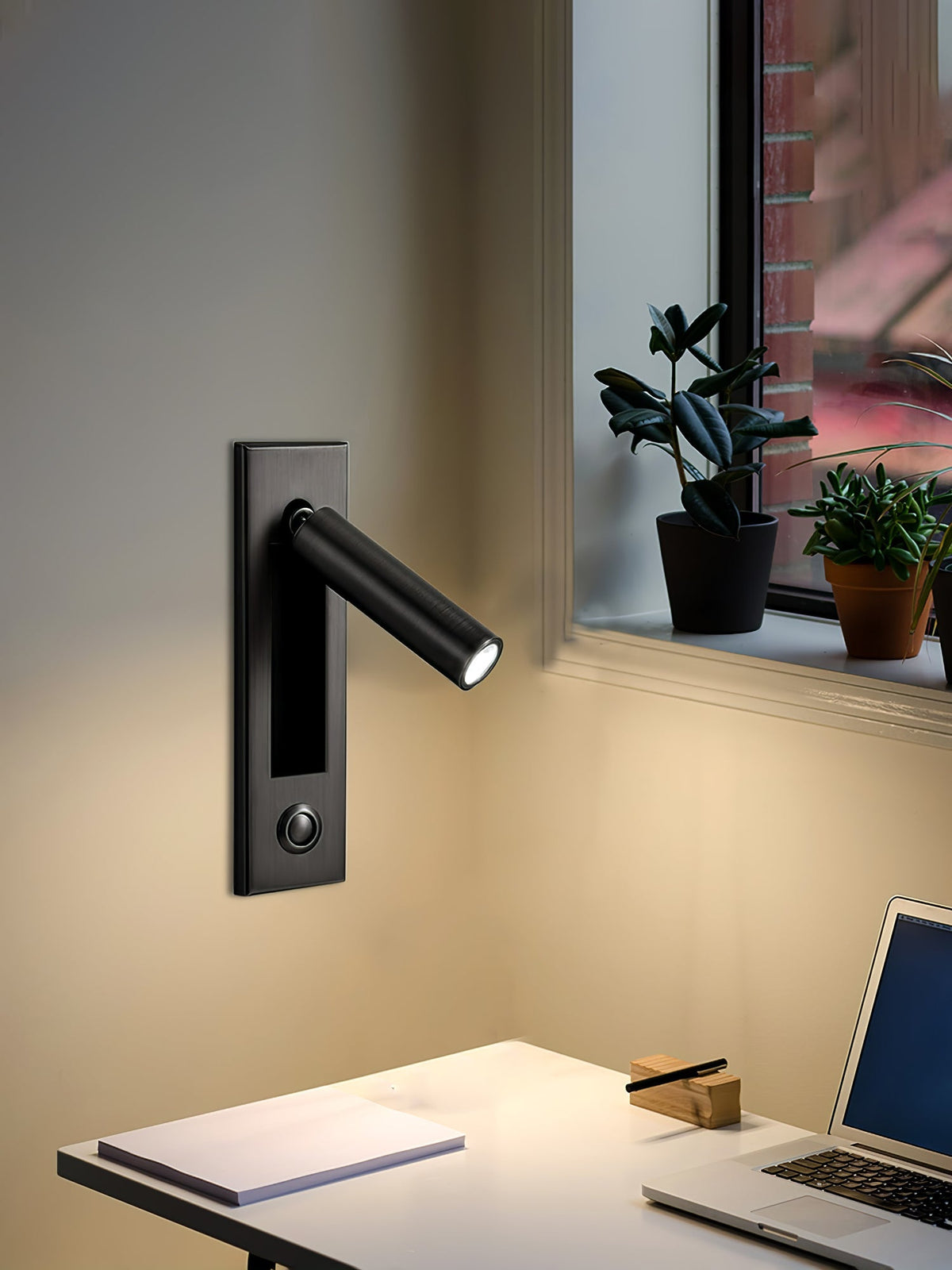 Everwick Embedded Bedside Indoor Wall Light