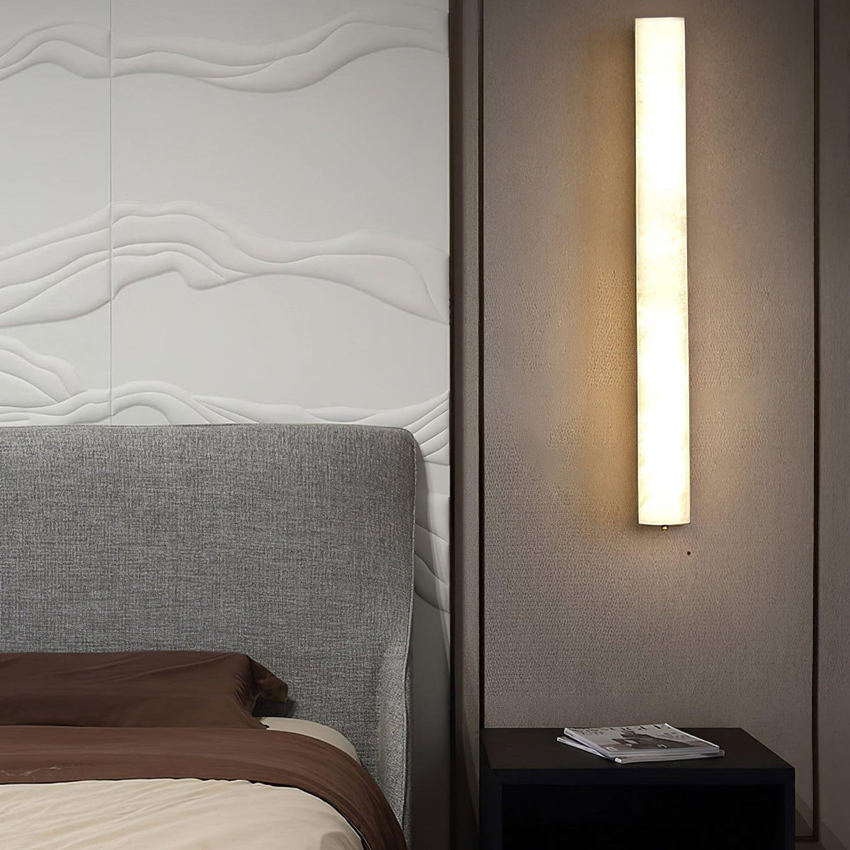 Menepuk Linear Brass Alabaster Wall Lamp