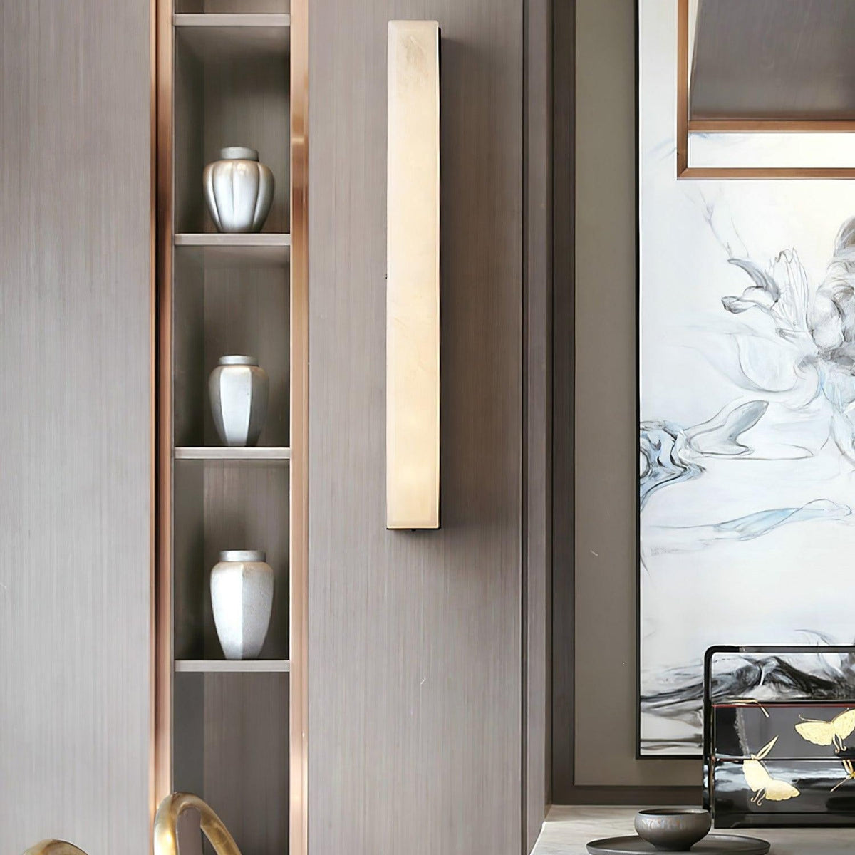 Menepuk Linear Brass Alabaster Wall Lamp