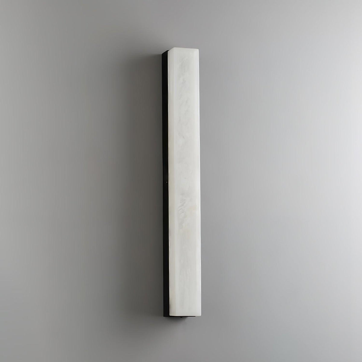 Menepuk Linear Brass Alabaster Wall Lamp
