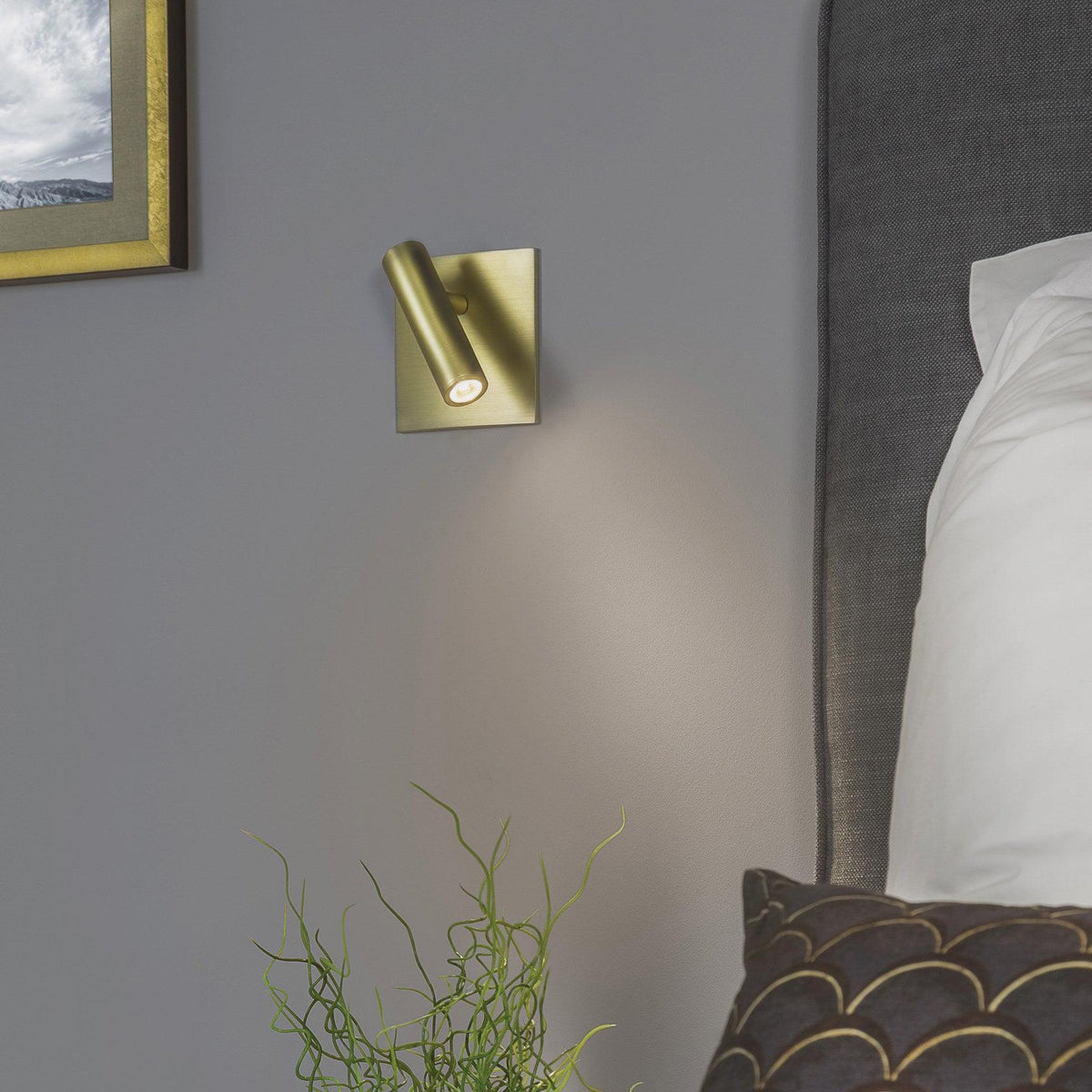 Sae Modern Minimalist Switched Sconce Wall lamp