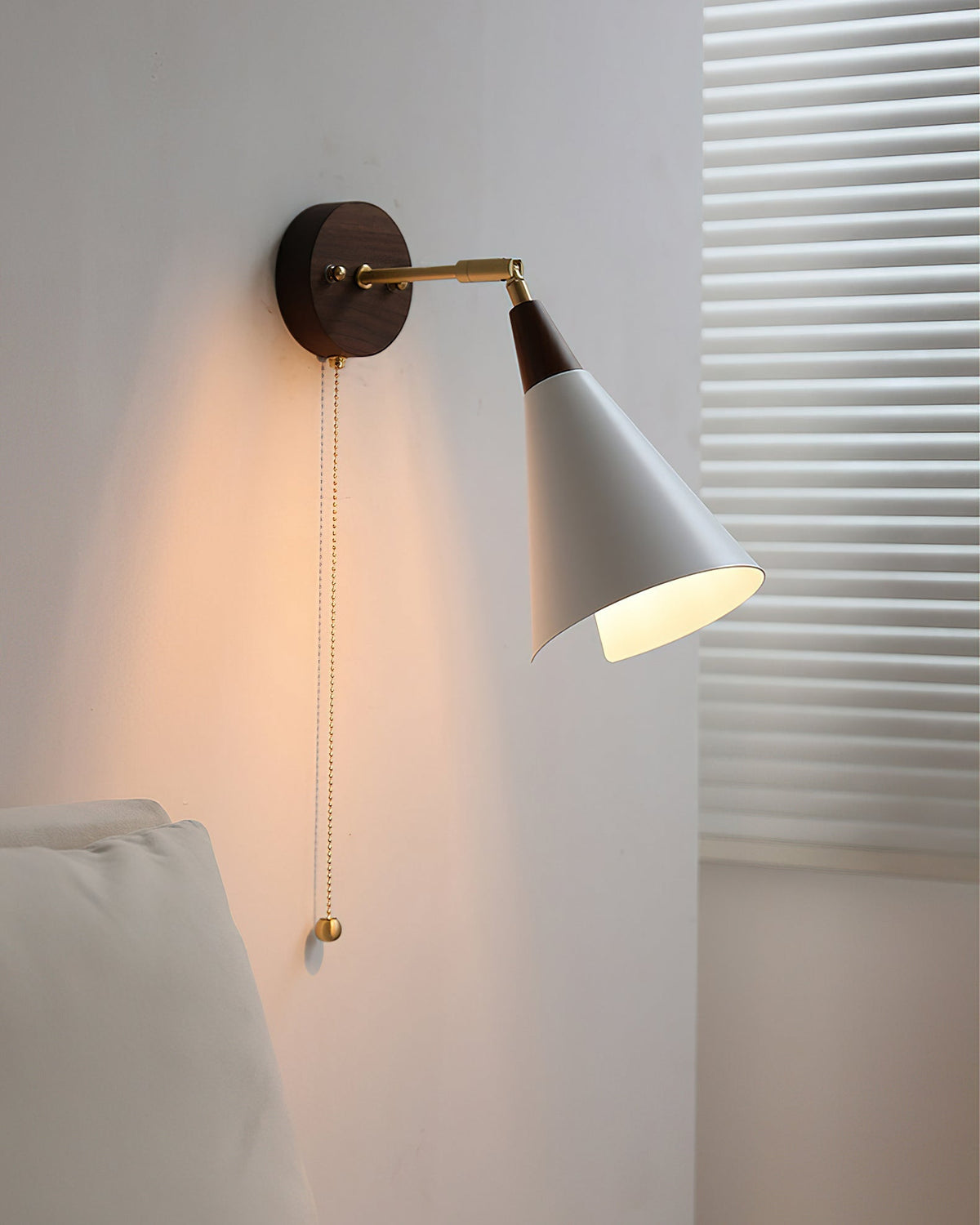 Montgomery Wall Lamp