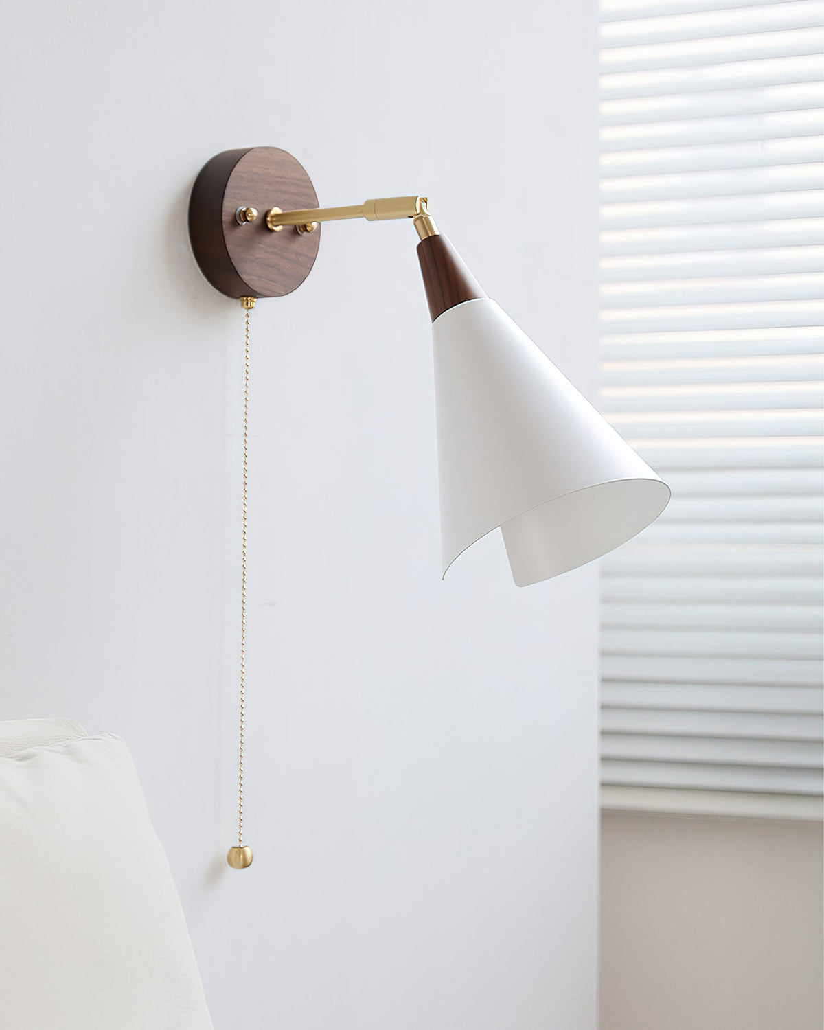 Montgomery Wall Lamp