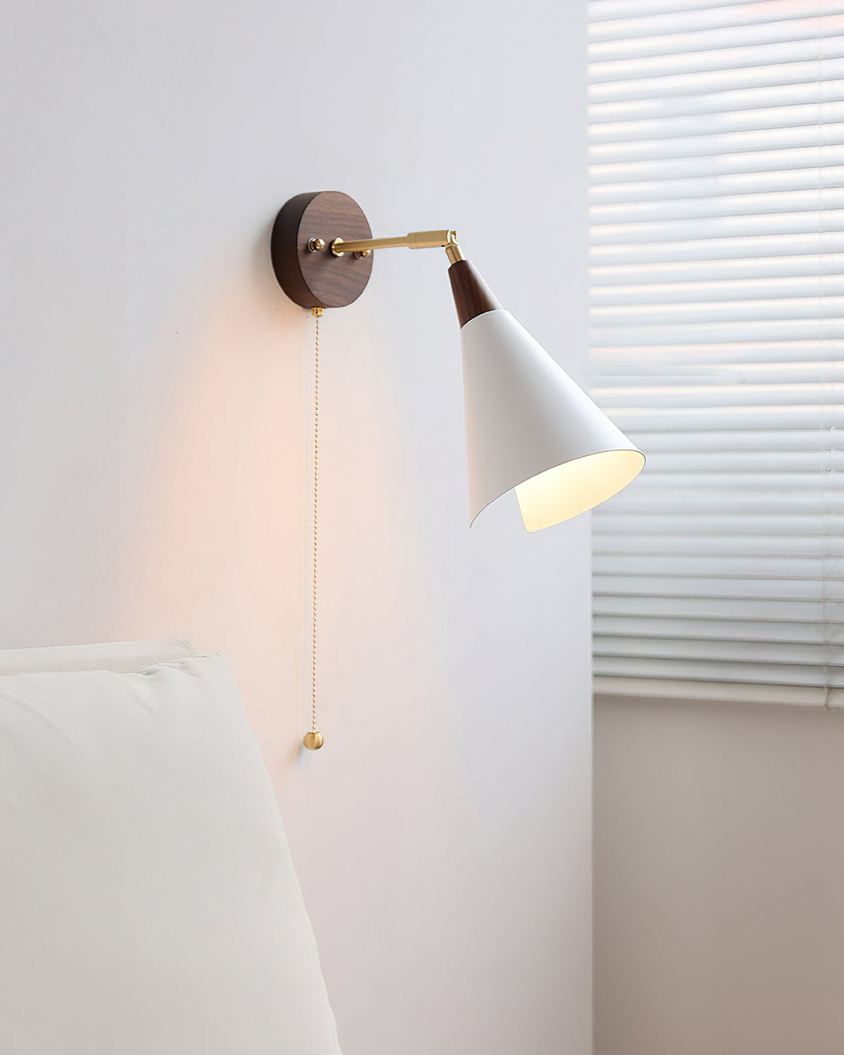 Montgomery Wall Lamp