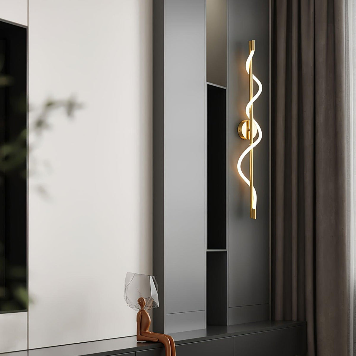 Nivelo Sculptural Brass Silicone Wall Lamp