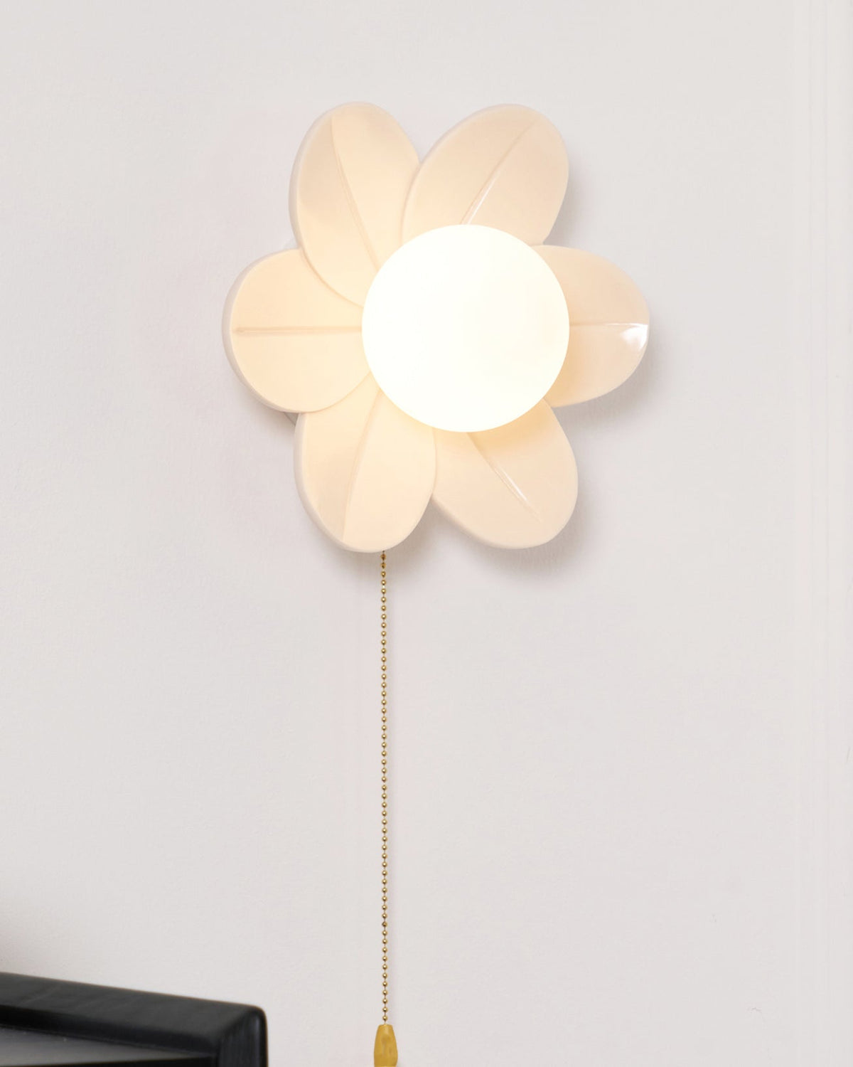 Bov Nordic Art Flowers Resin Wall Lamp