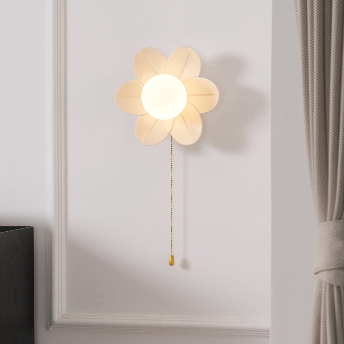 Bov Nordic Art Flowers Resin Wall Lamp