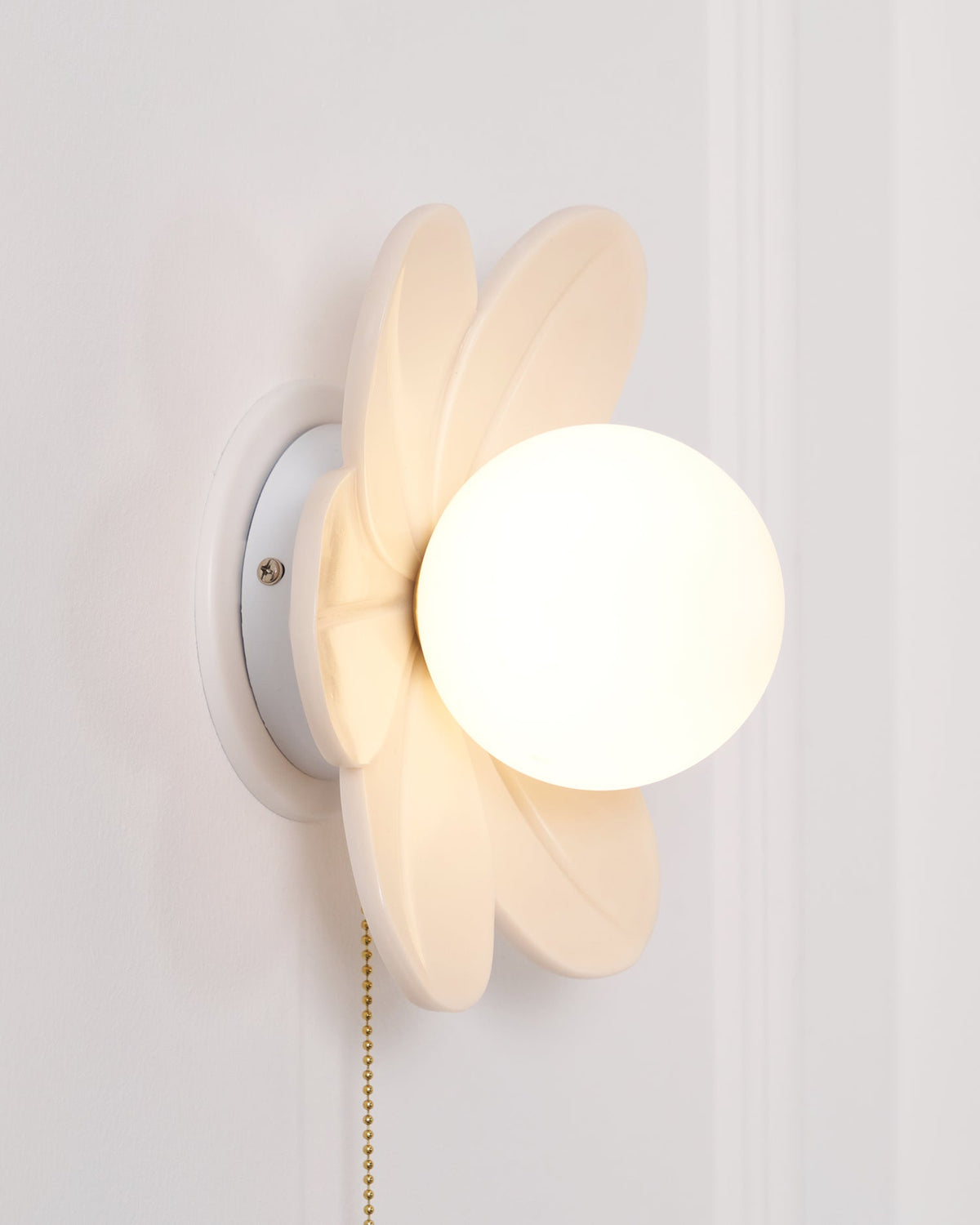 Bov Nordic Art Flowers Resin Wall Lamp