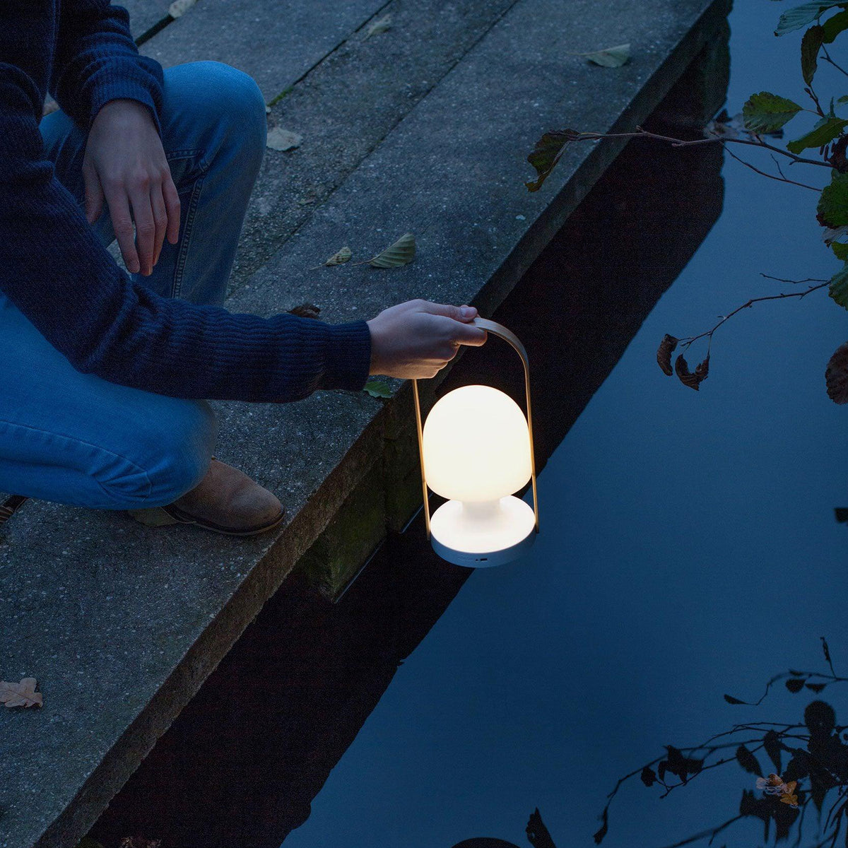 Elaanelle Table Lamp