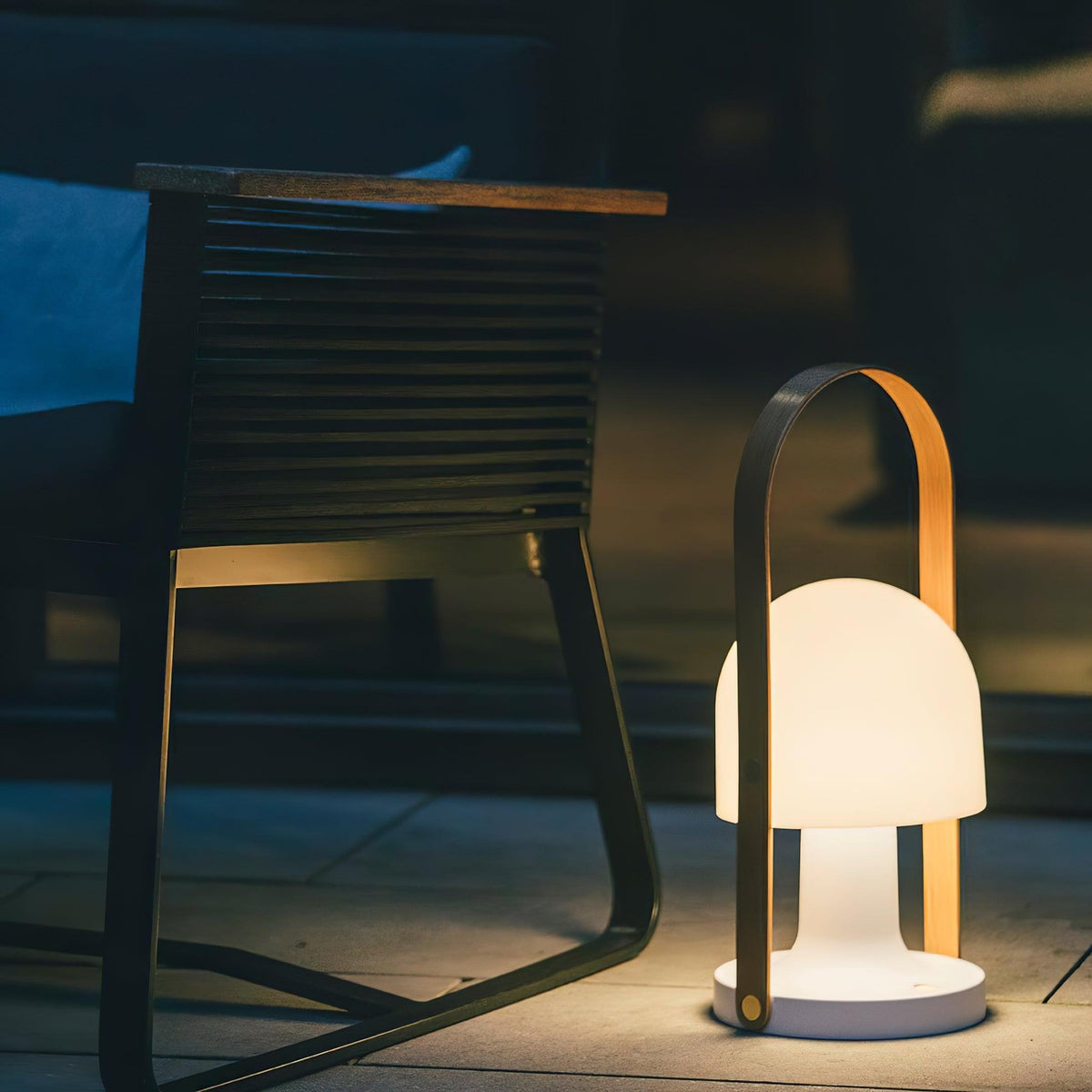 Elaanelle Table Lamp
