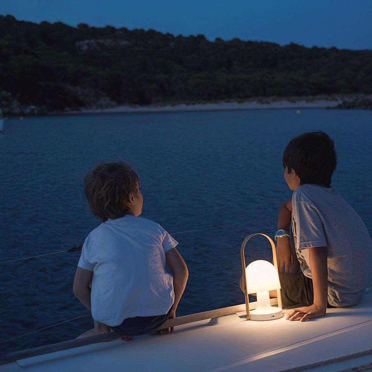 Elaanelle Table Lamp