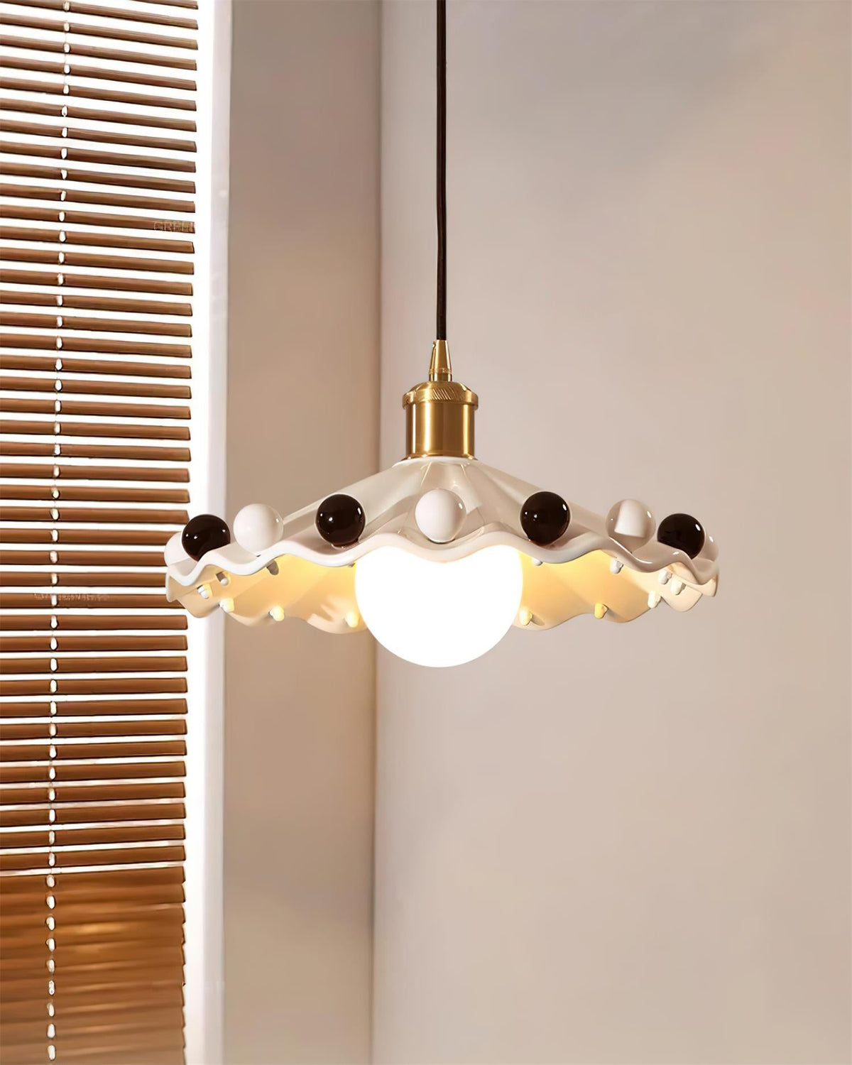 Solvira Pendant Lamp Wavy Ceramic Shade
