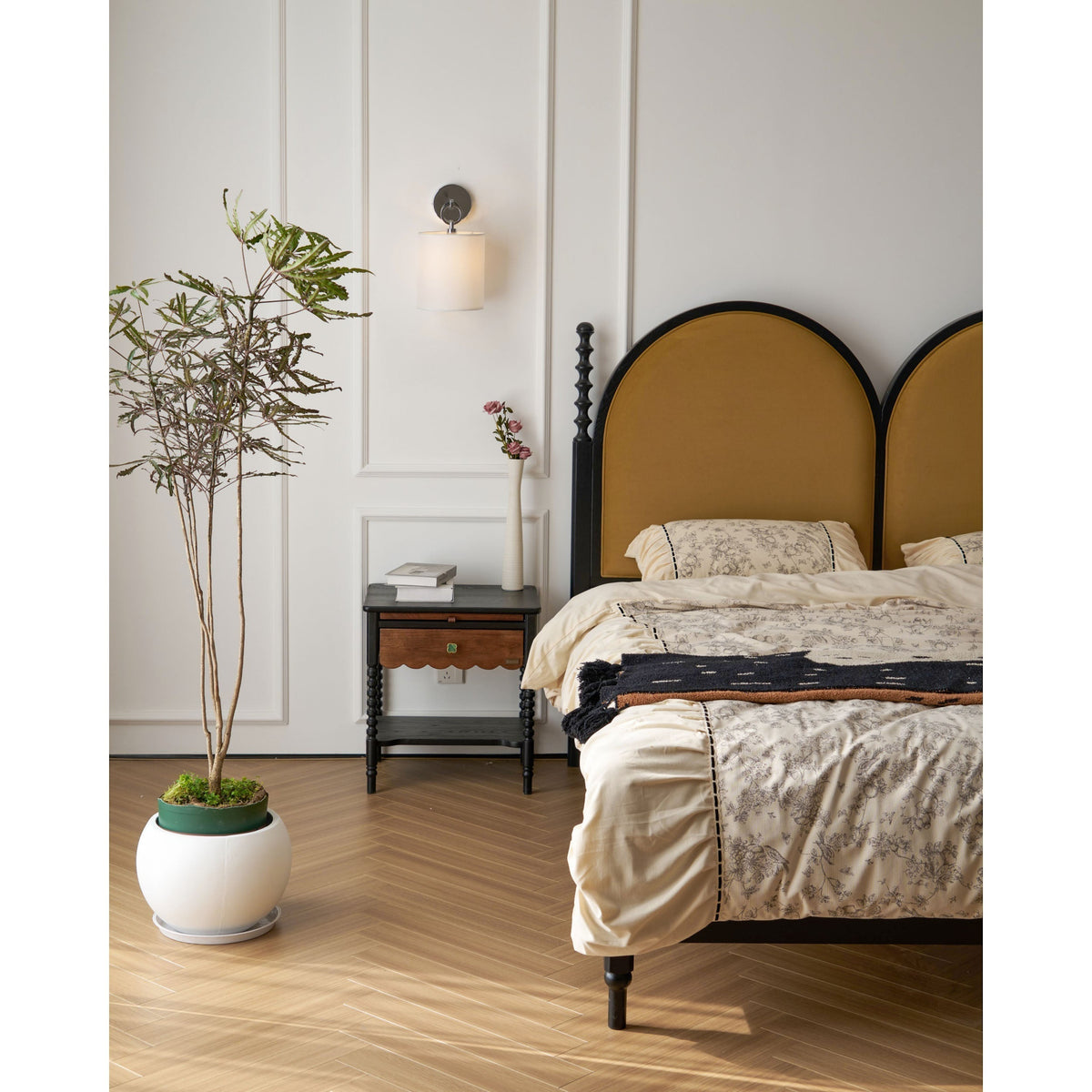 Calenina Wall Lamp