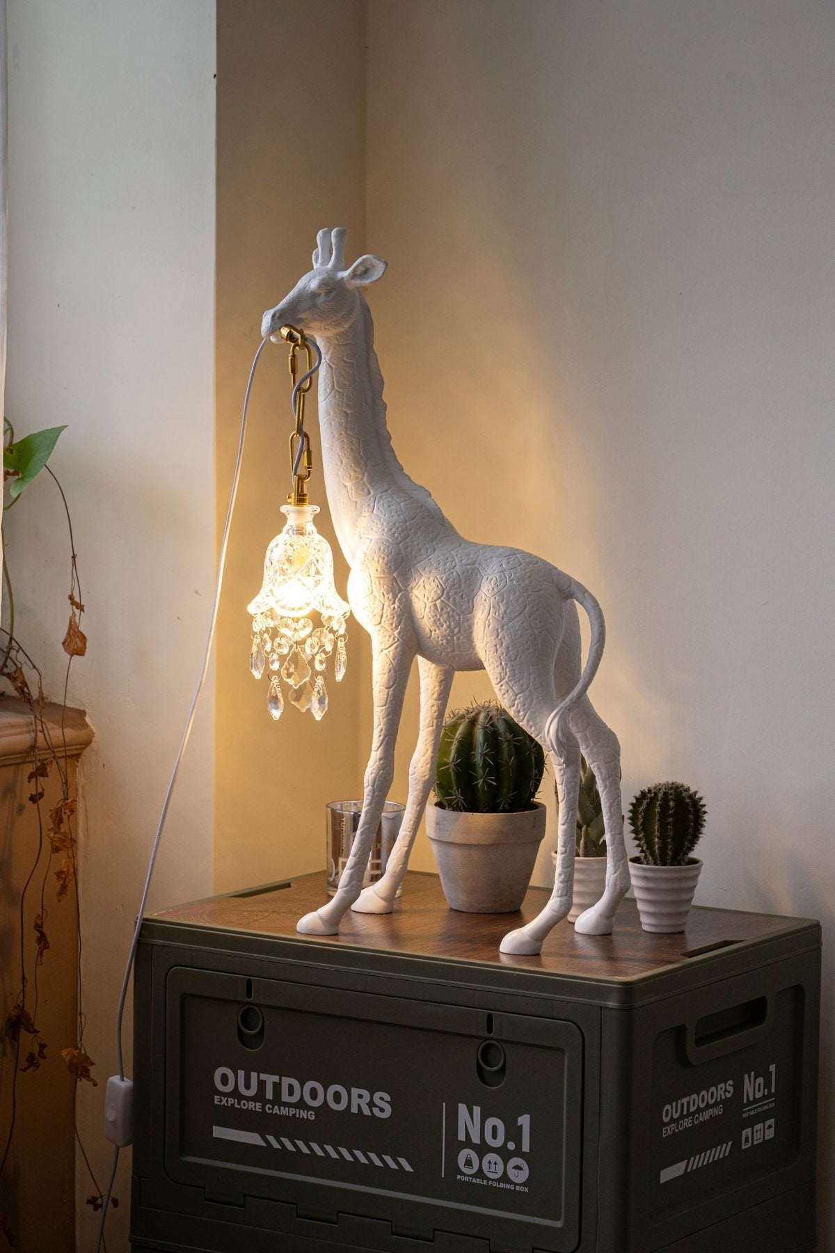 Fexl Luxurious Giraffe Royale Sculpture Floor Lamp