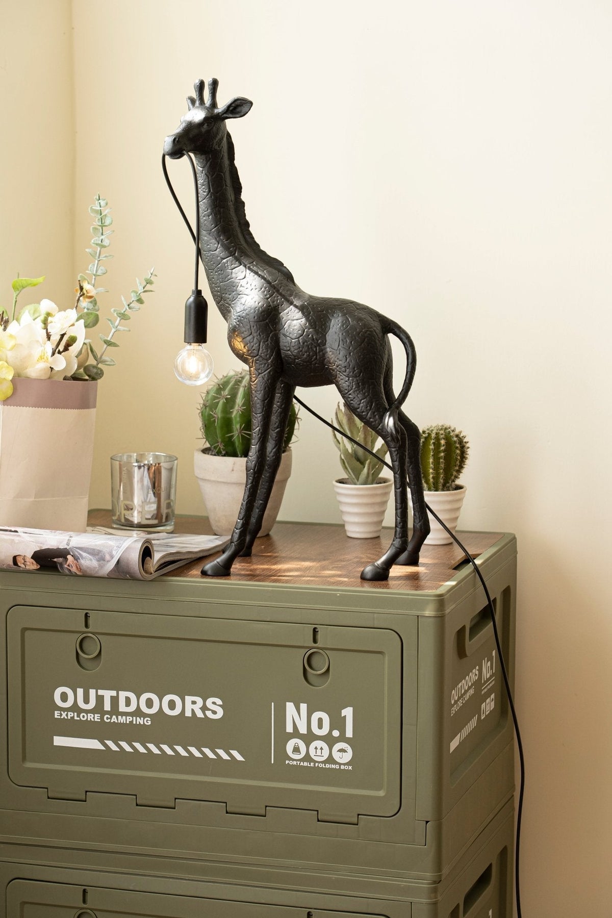 Fexl Luxurious Giraffe Royale Sculpture Floor Lamp
