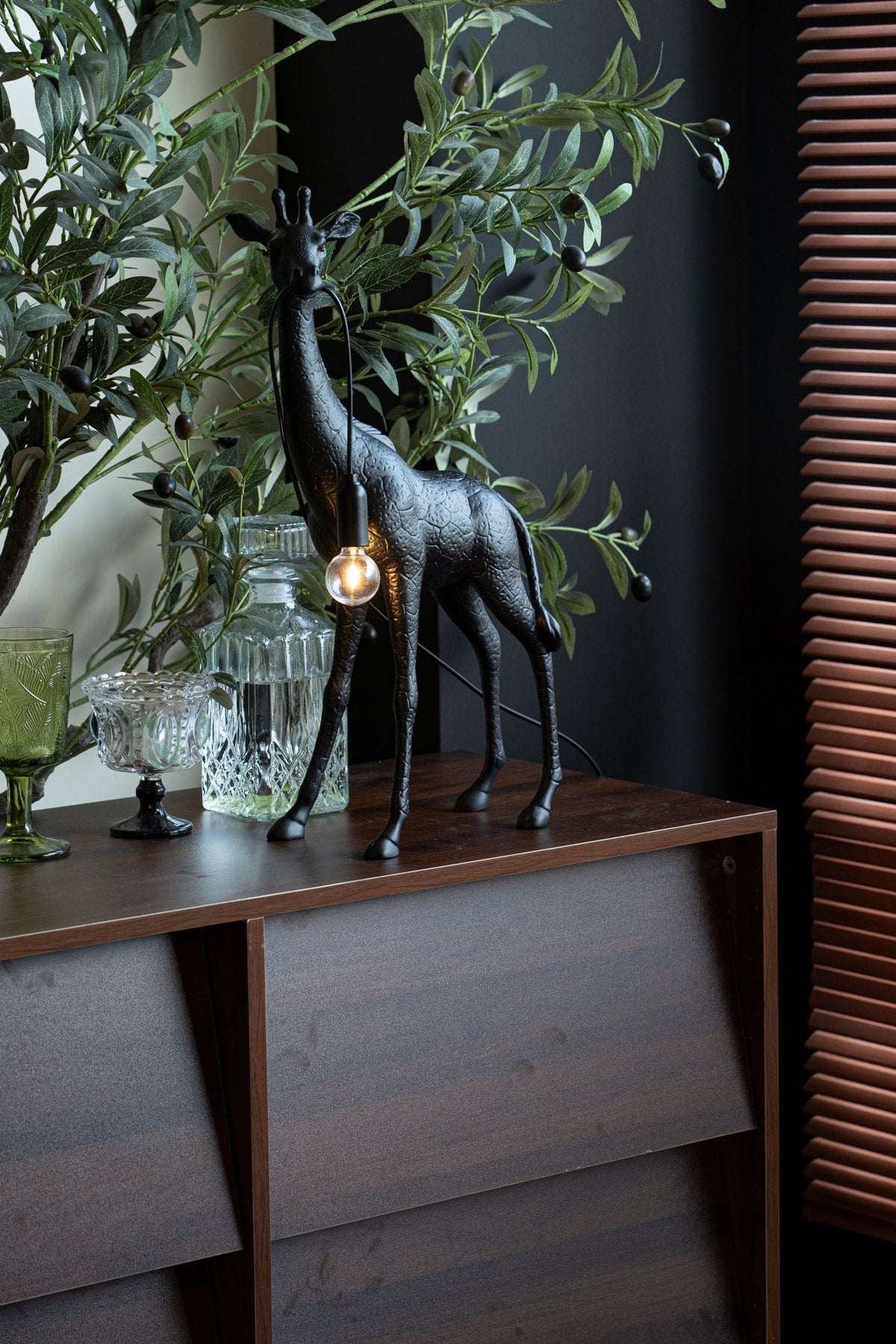 Fexl Luxurious Giraffe Royale Sculpture Floor Lamp