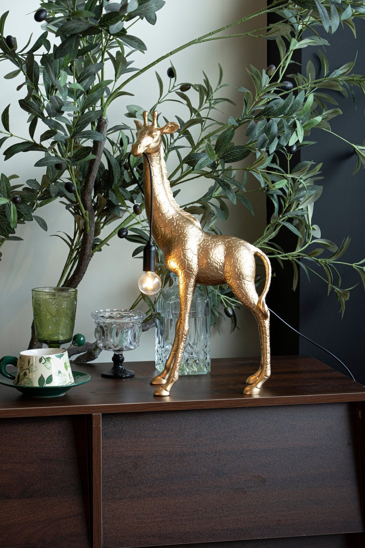 Fexl Luxurious Giraffe Royale Sculpture Floor Lamp