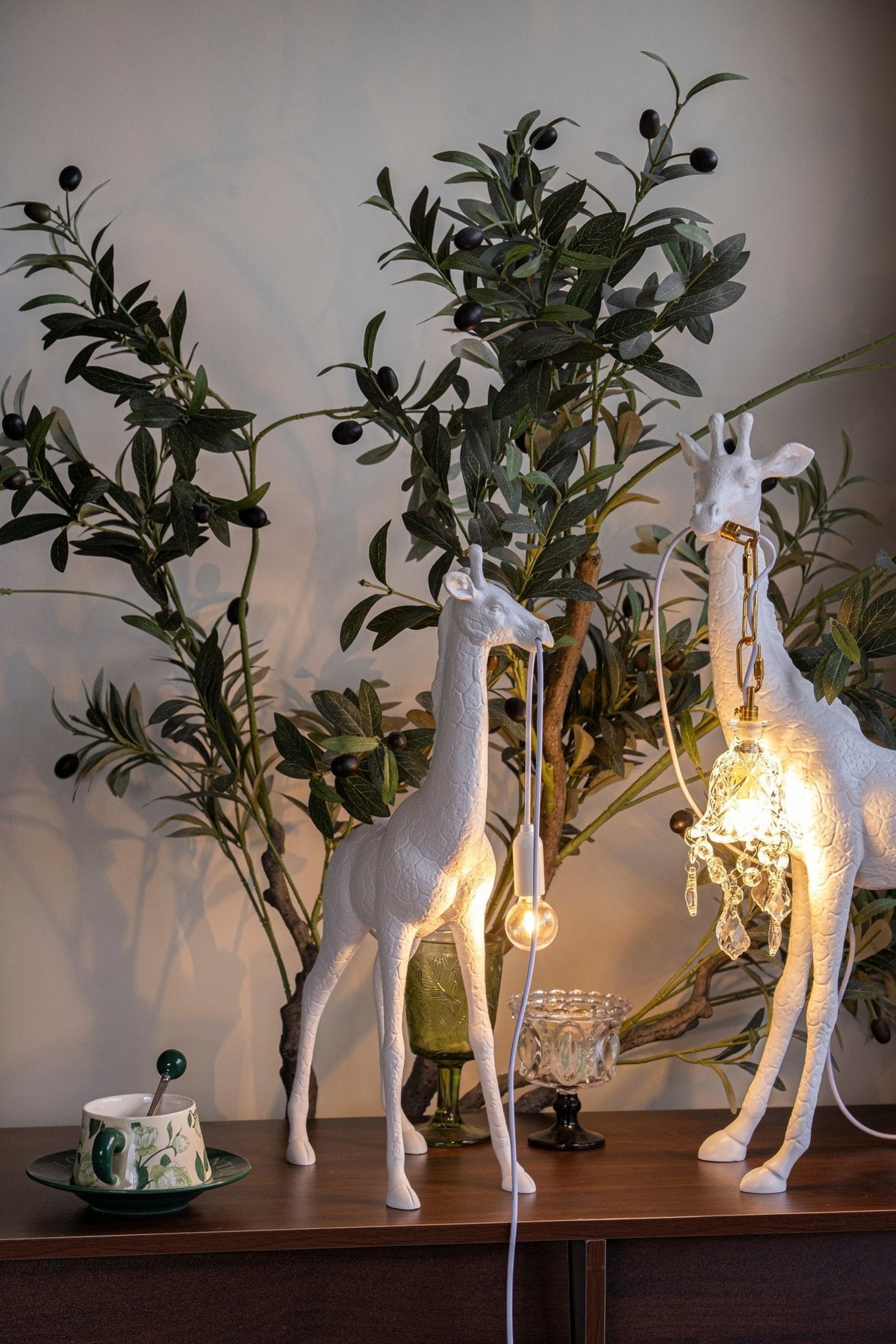 Fexl Luxurious Giraffe Royale Sculpture Floor Lamp