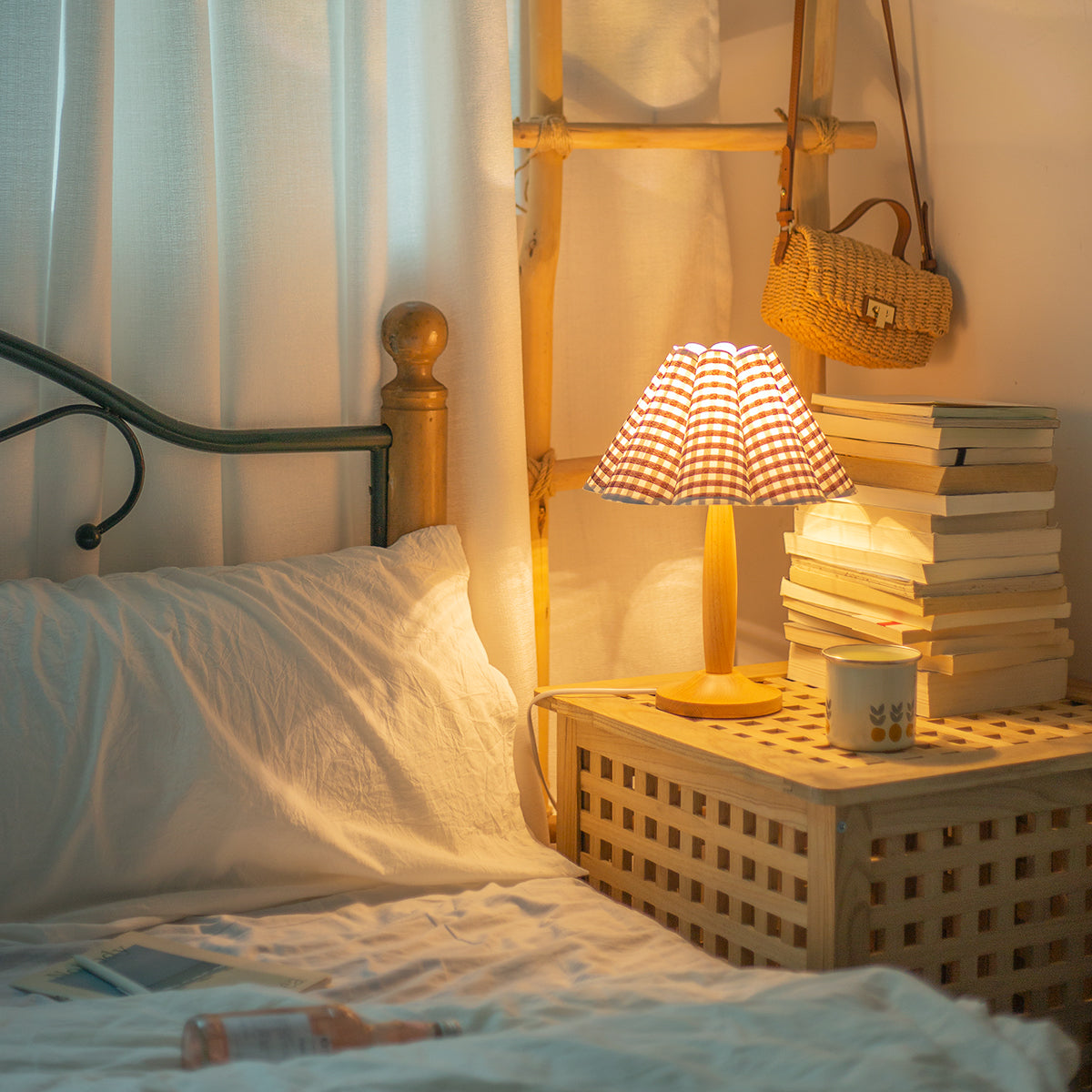 Rivalielle Table Lamp