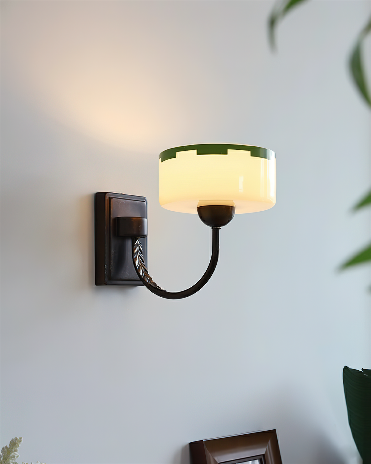 Avenerette Wall Lamp
