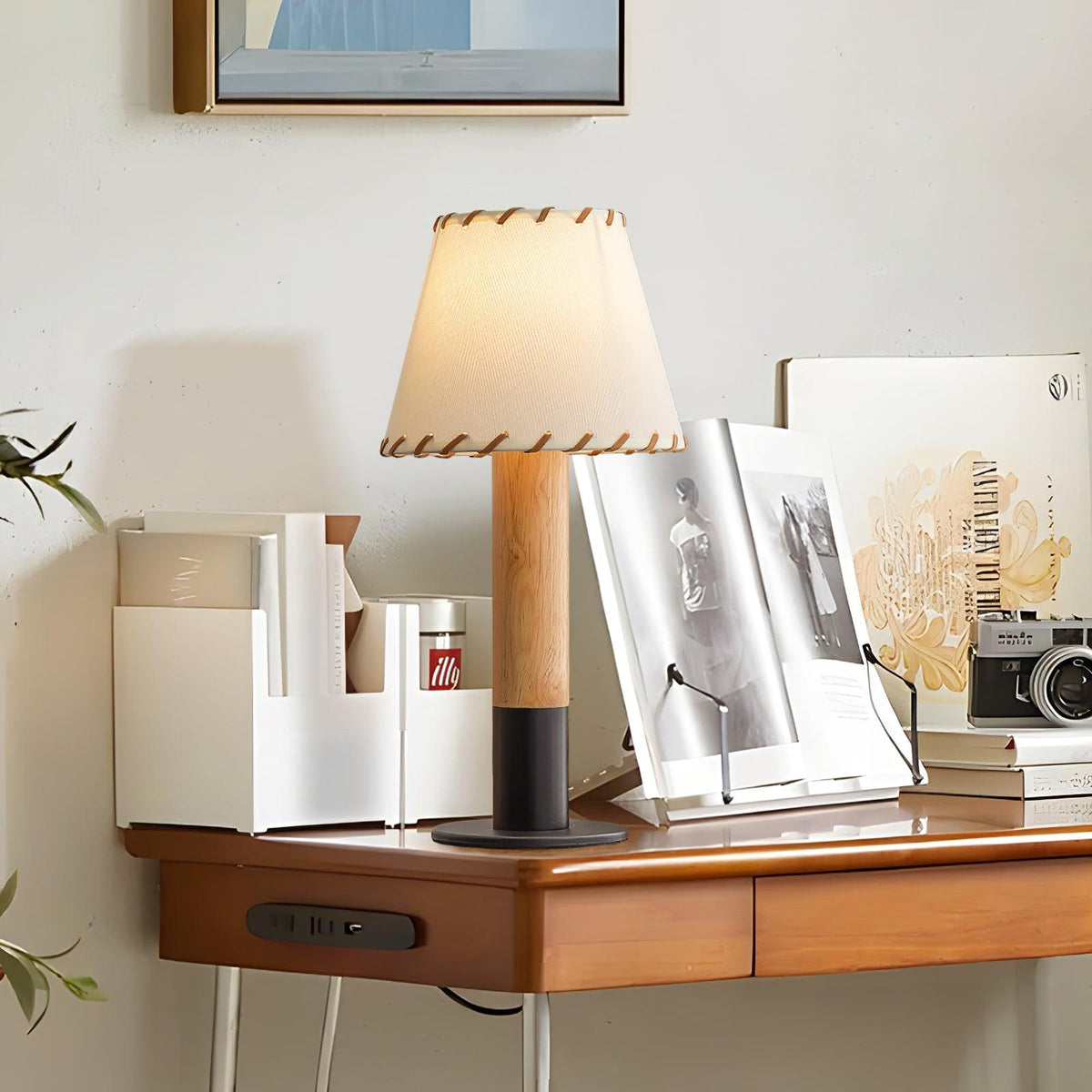 Virainina Table Lamp
