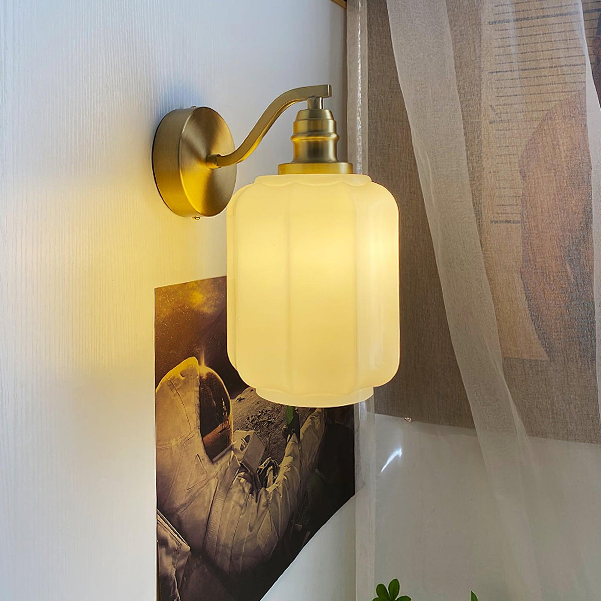Lokeped Glass Wall Lamp