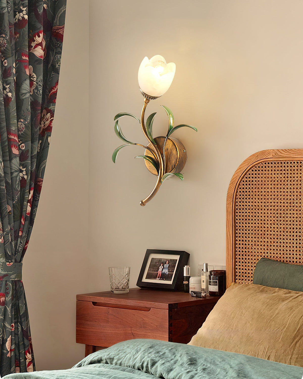 Jasmine Wall Light